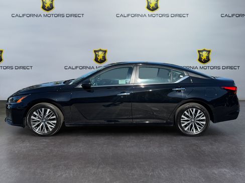 Used 2025 Nissan Altima 2.5 SV FWD image 2