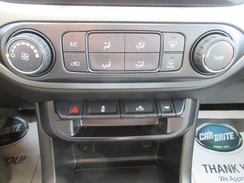 Used 2017 Chevrolet Colorado LT w/ LT Convenience Package image 19