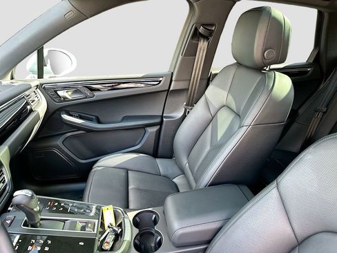 Certified 2026 Porsche Macan AWD/4WD image 26