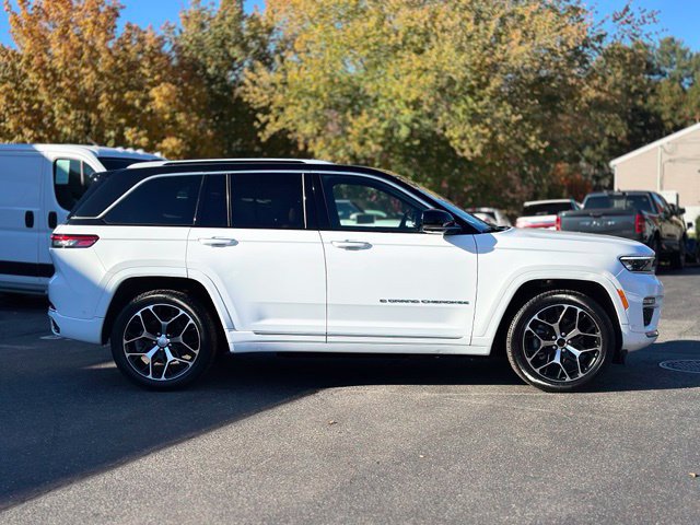 Used 2023 Jeep Grand Cherokee Summit AWD/4WD image 7