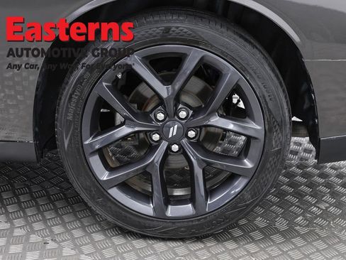 Used 2022 Dodge Challenger SXT w/ Driver Convenience Group RWD image 31