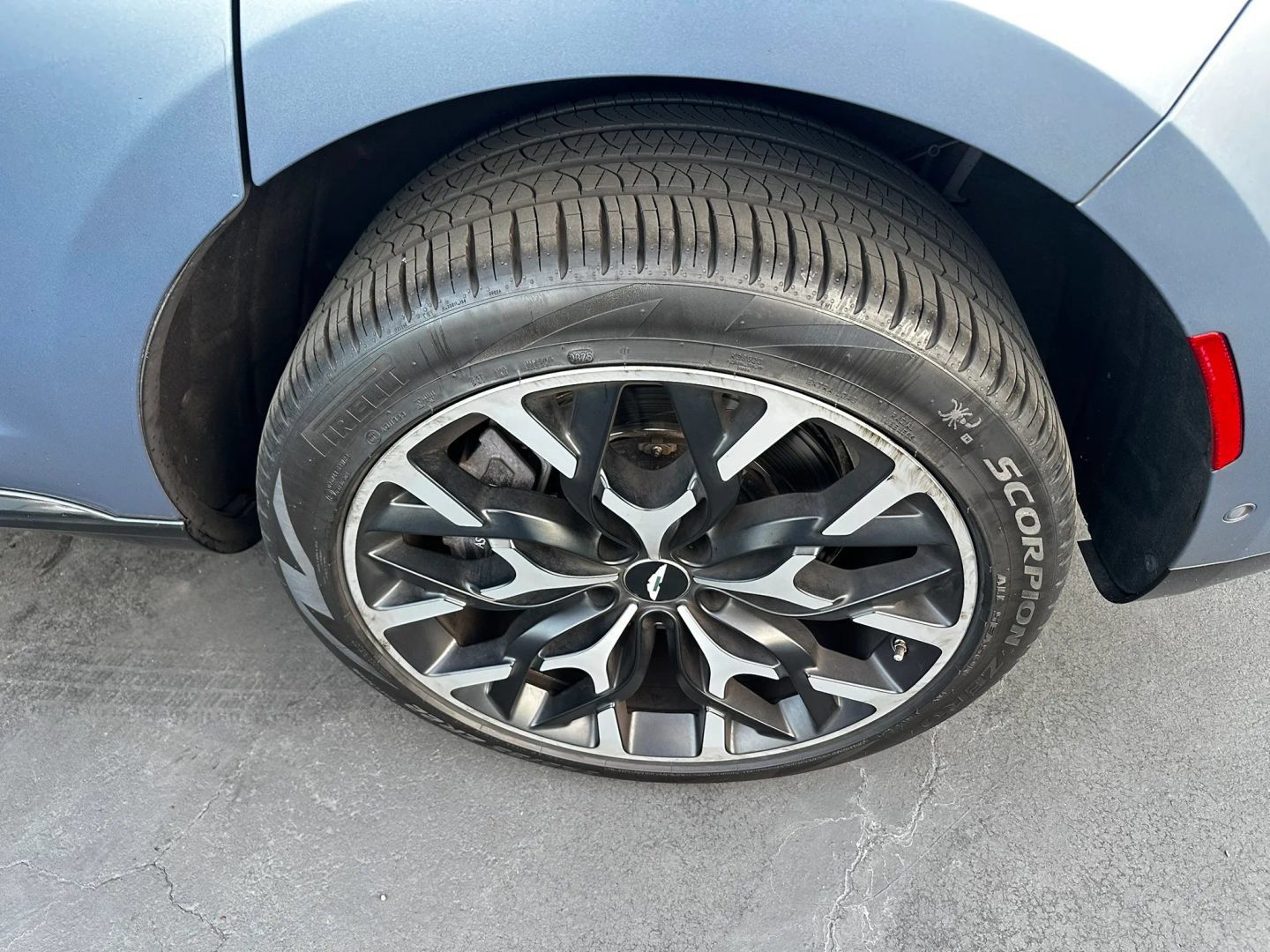 Used 2021 Aston Martin DBX AWD/4WD image 37
