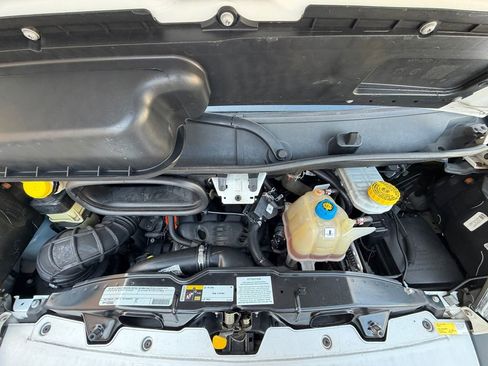 Used 2021 RAM ProMaster 2500 w/ Convenience Group FWD image 9