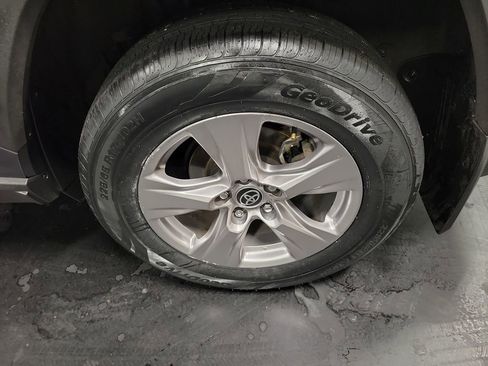 Used 2022 Toyota RAV4 XLE image 10