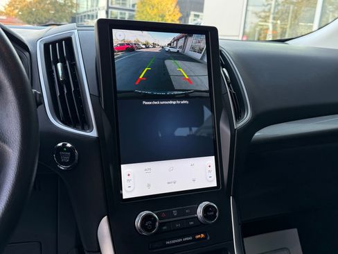 Used 2024 Ford Edge SE image 40