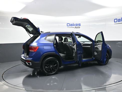 Used 2022 Volkswagen Taos SE image 54