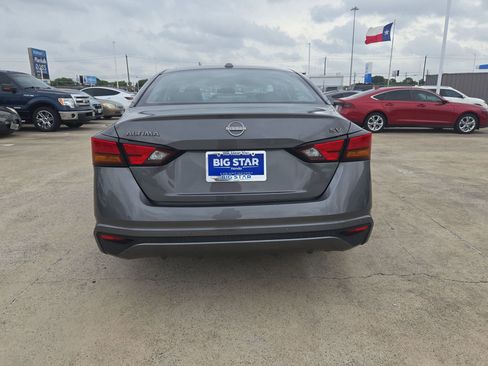 Used 2024 Nissan Altima 2.5 SV FWD image 5