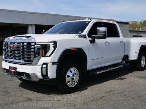Used 2026 GMC Sierra 3500 Denali w/ Denali Reserve Package image 6