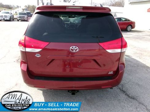 Used 2011 Toyota Sienna LE w/ Towing Pkg image 5