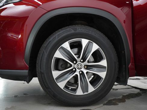 Used 2021 Toyota Highlander XLE image 33