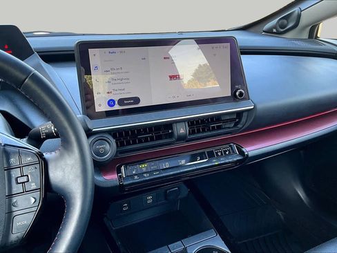 Used 2023 Toyota Prius Prime Premium FWD image 7