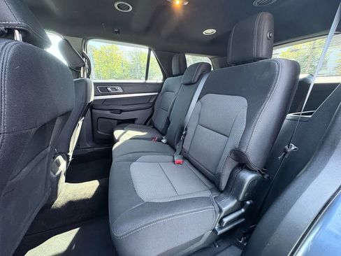 Used 2018 Ford Explorer XLT AWD/4WD image 16
