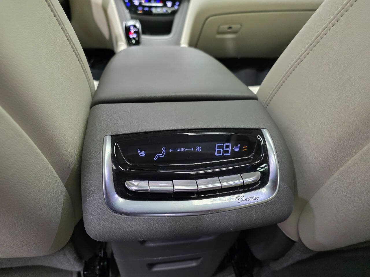 Used 2021 Cadillac XT6 Premium Luxury FWD image 30