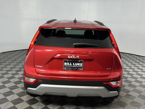 Used 2023 Kia Niro EX image 12