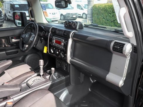 Used 2014 Toyota FJ Cruiser 4WD image 39