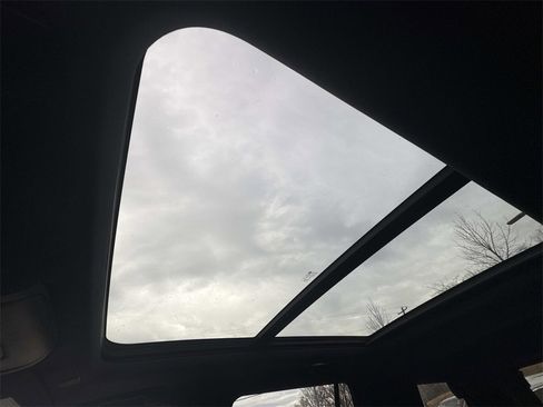 Used 2022 Chevrolet Tahoe Z71 w/ Luxury Package image 36