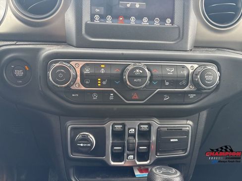 Used 2018 Jeep Wrangler Unlimited Sport S image 23