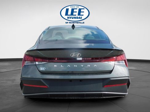 Used 2025 Hyundai Elantra Sport image 4