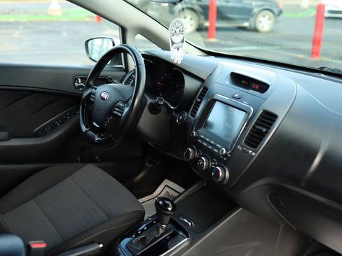 Used 2017 Kia Forte S w/ S Technology Package image 39