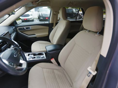 Used 2021 Ford Explorer XLT image 15