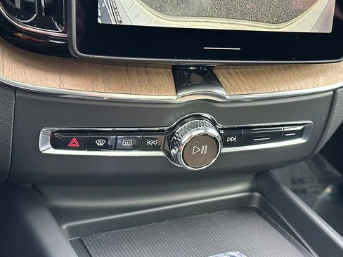 New 2026 Volvo XC60 B5 Plus w/ Climate Package image 20