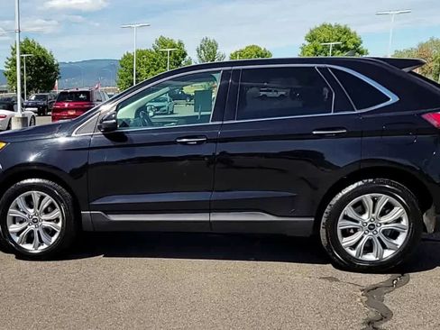 Used 2023 Ford Edge Titanium image 5