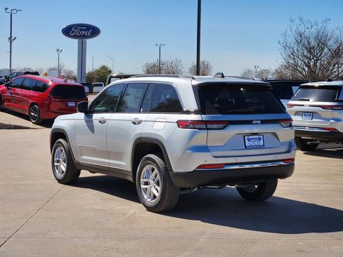 New 2026 Jeep Grand Cherokee Laredo image 3