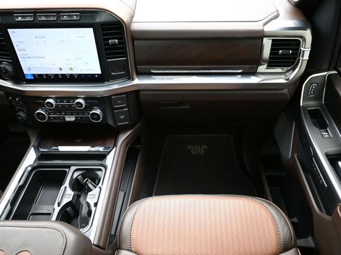 Used 2024 Ford F250 King Ranch w/ Chrome Package image 39