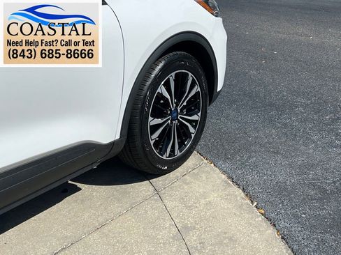 Used 2022 Ford Escape SE w/ SE Sport Appearance Package FWD image 27