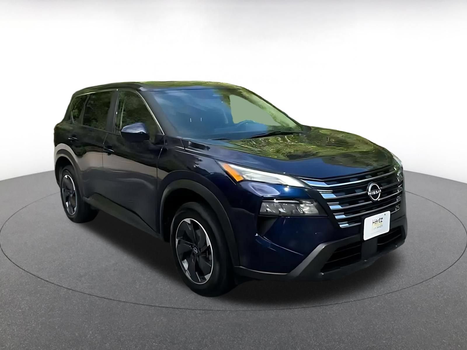 Used 2025 Nissan Rogue SV AWD/4WD image 3
