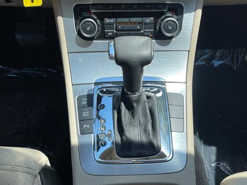 Used 2009 Volkswagen CC Luxury image 21