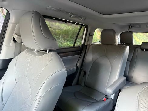 Used 2020 Toyota Highlander Platinum image 25
