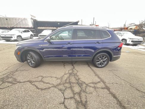 Used 2022 Volkswagen Tiguan SE image 3