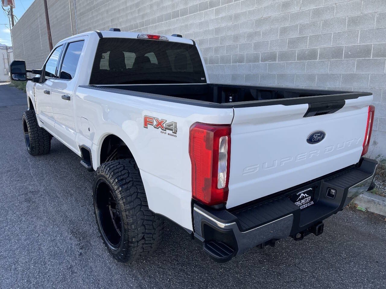 Used 2024 Ford F250 XLT w/ FX4 Off-Road Package AWD/4WD image 3