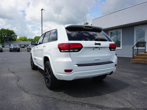 Used 2017 Jeep Grand Cherokee Altitude AWD/4WD image 7