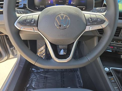 Used 2025 Volkswagen Jetta SE FWD image 25