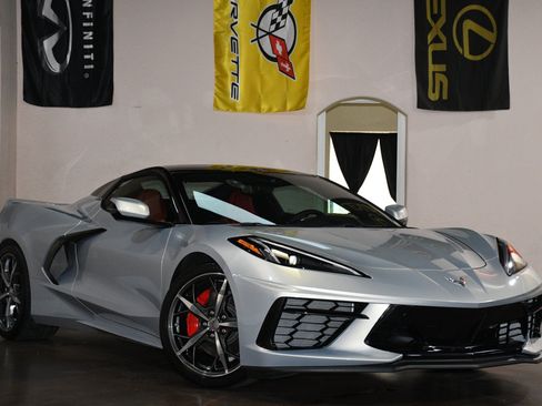 Used 2022 Chevrolet Corvette Stingray Convertible w/ Z51 Performance Package RWD image 3