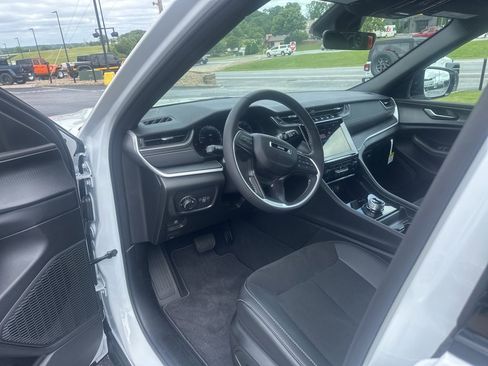 New 2025 Jeep Grand Cherokee L Laredo image 21