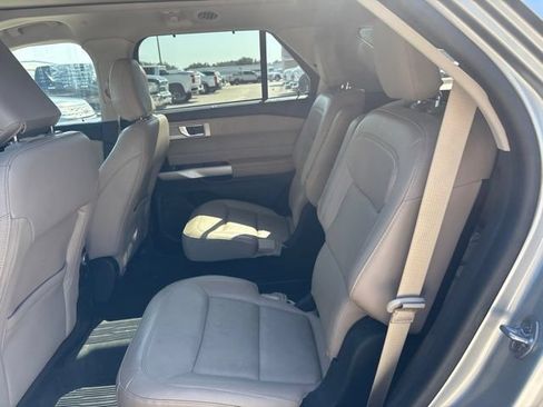 Used 2022 Ford Explorer Limited w/ Hybrid Equipment Group 310A AWD/4WD image 10