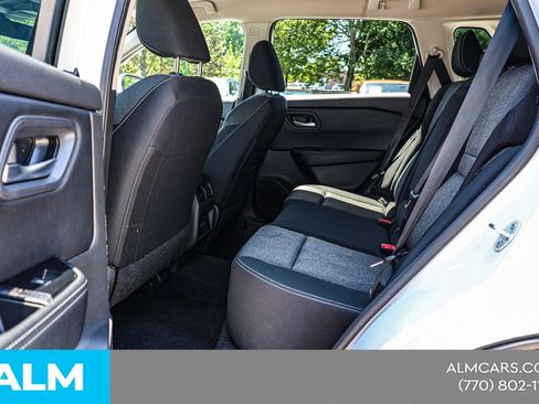 Used 2024 Nissan Rogue SV FWD image 18
