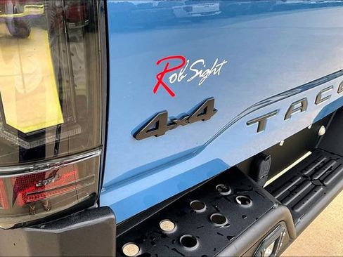 Used 2018 Toyota Tacoma TRD Pro AWD/4WD image 25