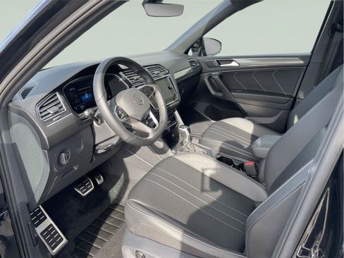 Used 2024 Volkswagen Tiguan SE R-Line AWD/4WD image 12