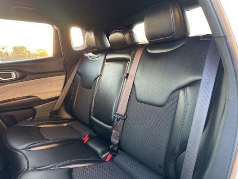 Certified 2025 Jeep Compass Latitude image 28