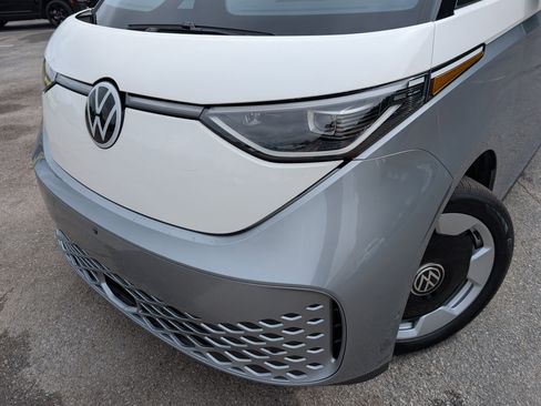 Used 2025 Volkswagen ID. Buzz Pro S Plus RWD image 13