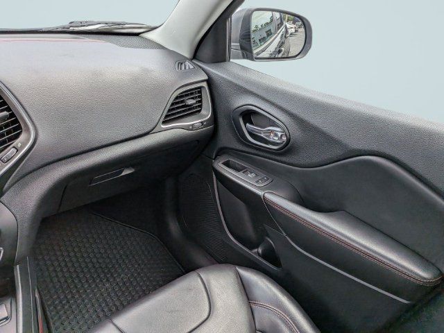 Used 2021 Jeep Cherokee Trailhawk AWD/4WD image 16