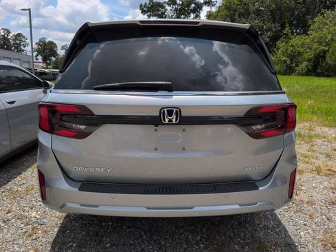 Used 2026 Honda Odyssey Elite image 4
