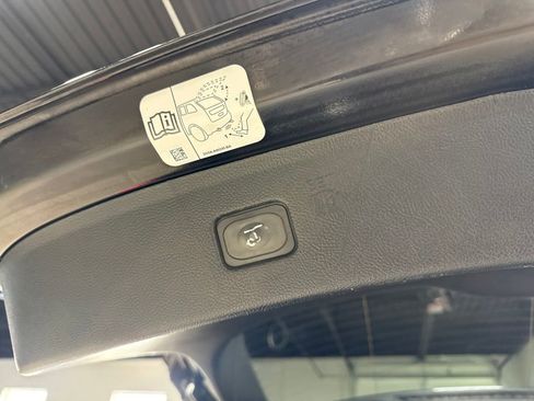 Used 2019 Ford Edge Titanium w/ Equipment Group 301A AWD/4WD image 32