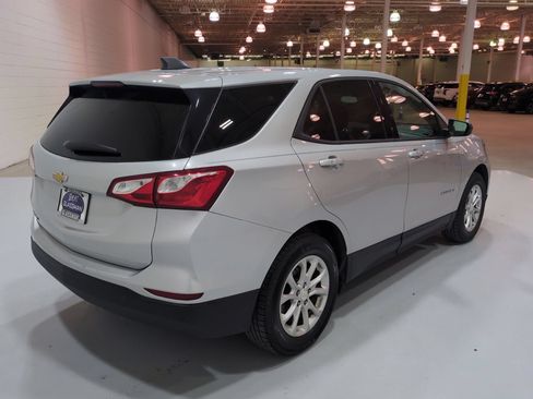 Used 2019 Chevrolet Equinox LS w/ LS Convenience Package FWD image 3