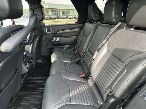 Used 2024 Land Rover Discovery Metropolitan Edition image 13