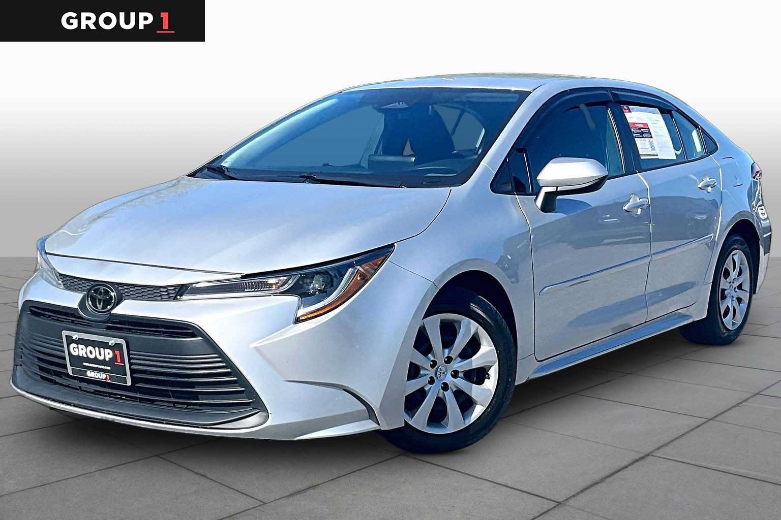 Used 2025 Toyota Corolla LE FWD image 1